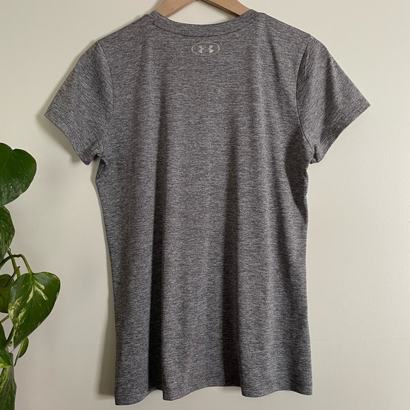 Under Armour Gray & Orange V-Neck Short Sleeve T-Shirt Size M - Picture 8 of 8